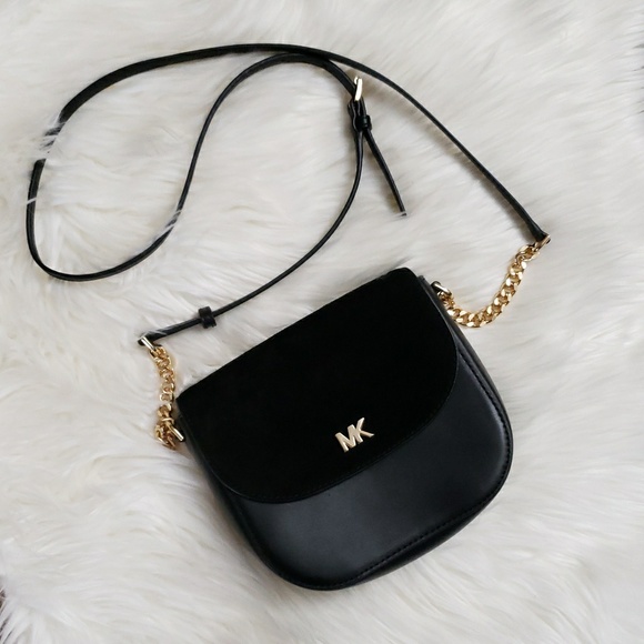 Michael Kors Handbags - Stunning Michael Kors Black Crossbody!